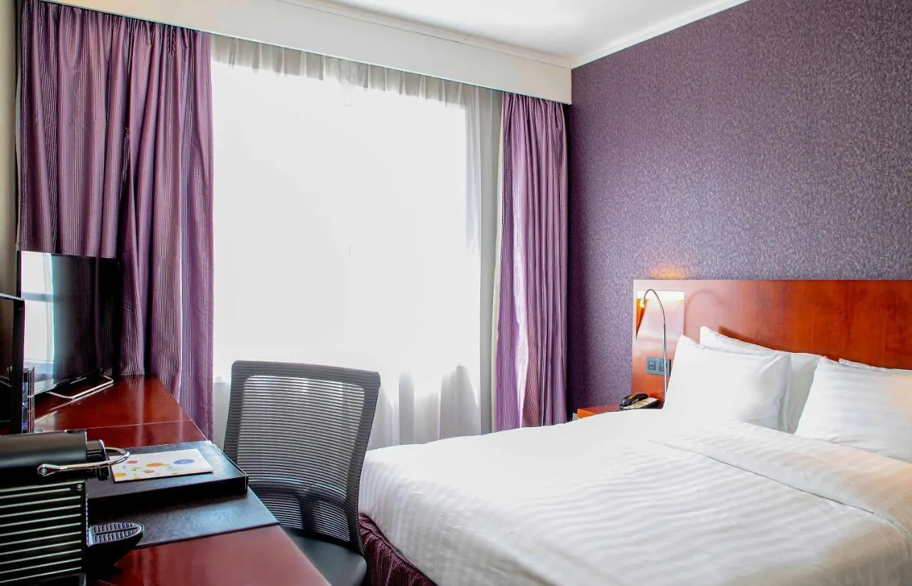 Novotel Century Hongkong 4*,